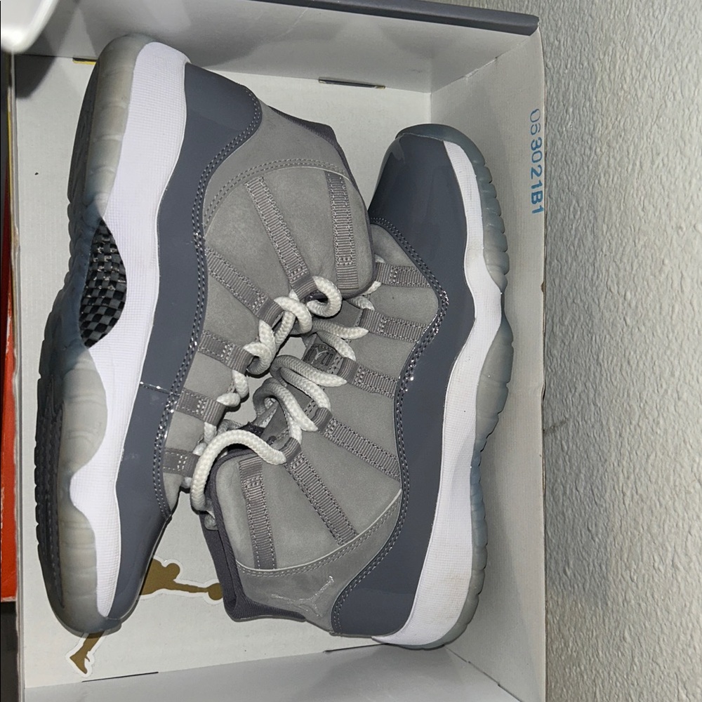 Jordan Men's Sneakers — Gray and White